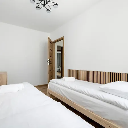 Modern With Balcony And Place For Remote Work By Renters Apartmán