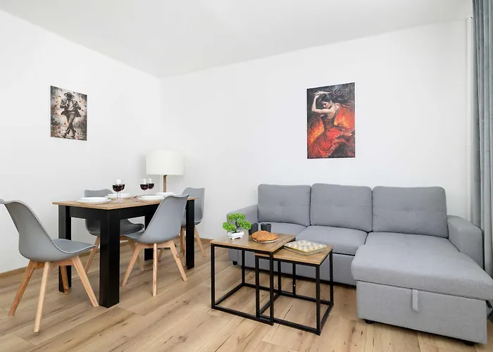 Modern With Balcony And Place For Remote Work By Renters