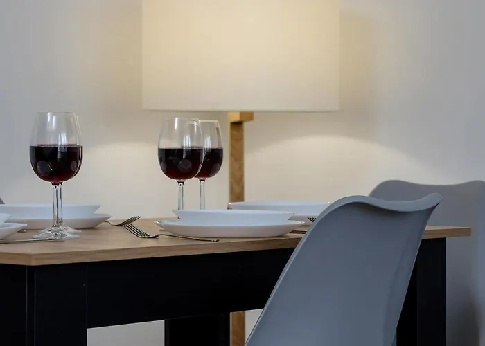 Modern With Balcony And Place For Remote Work By Renters Apartmán