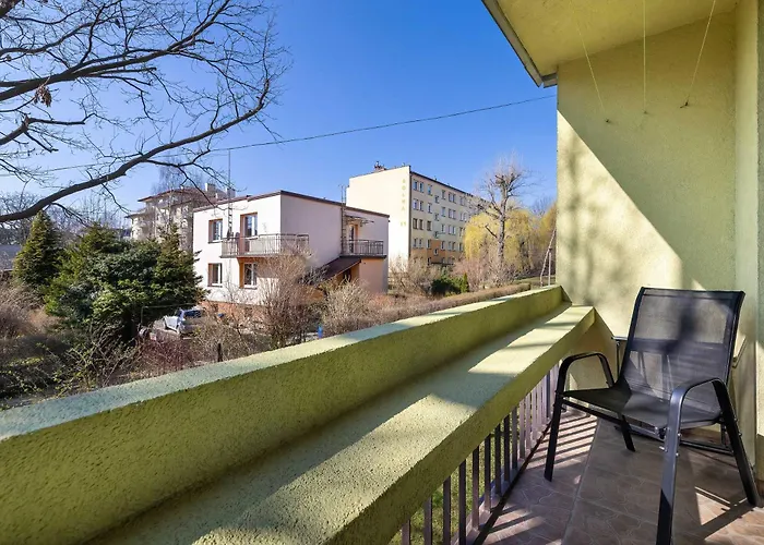 Modern With Balcony And Place For Remote Work By Renters *